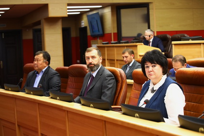 Областные парламентарии заявили, что к 1 сентября необходимо создать эффективные механизмы защиты общеобразовательных учреждений